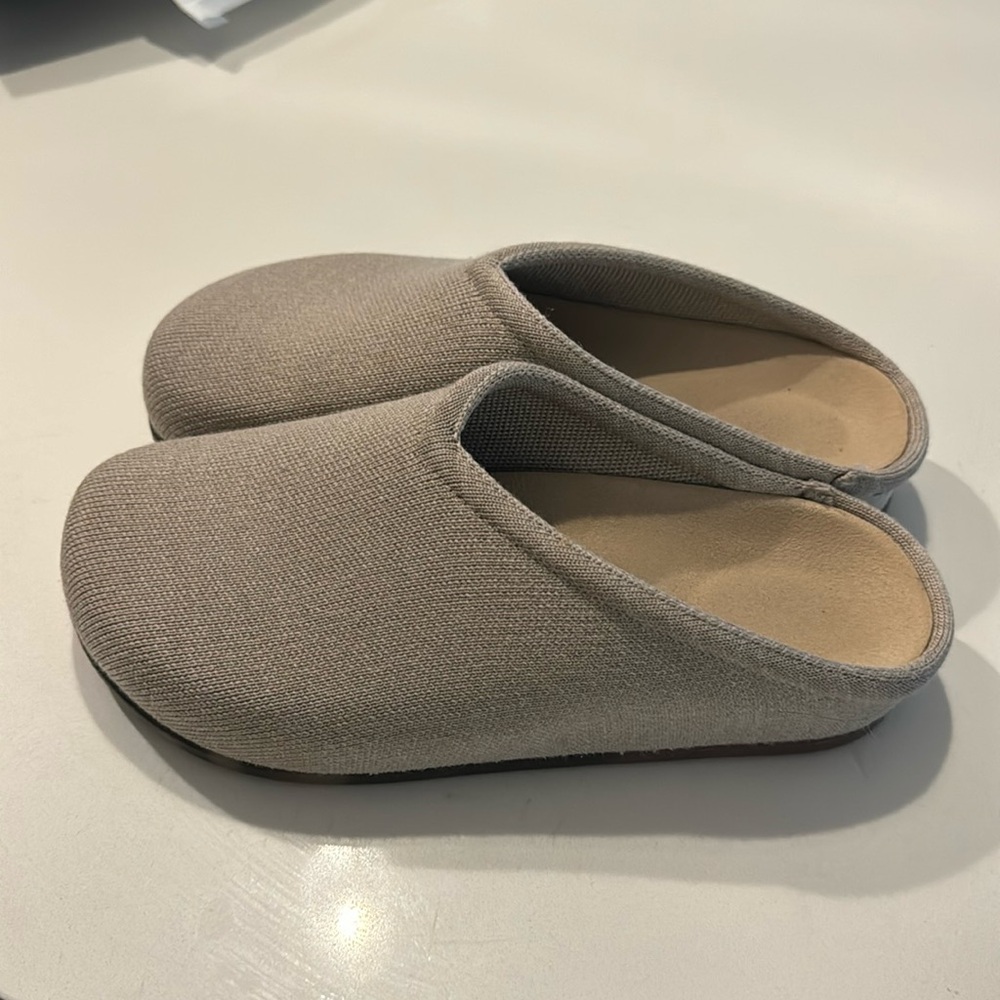 Rothy’s casual clog, color dove, size 7.
